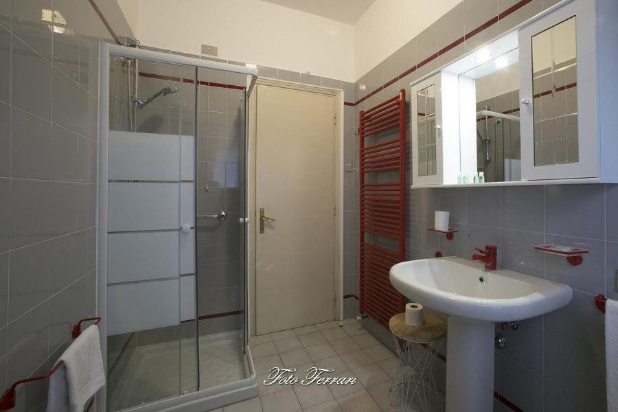 Casa Vacanze Gli Ulivi Del Lago Villa Sale Marasino Ngoại thất bức ảnh